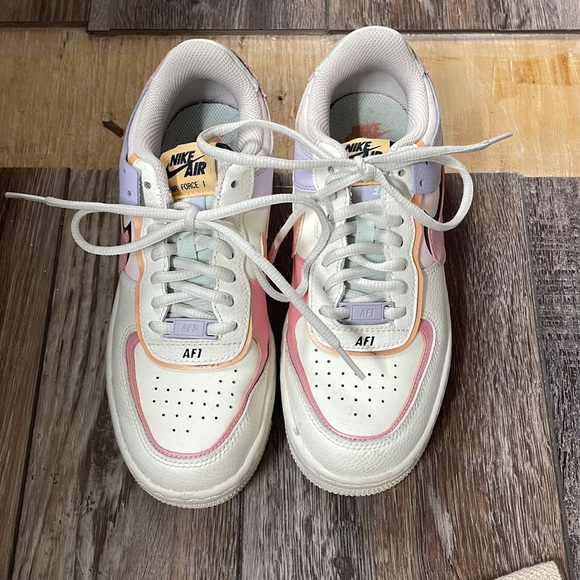 Women’s Nike Air Force 1 - Picture 2 of 7